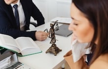 Une femme reçoit de mauvaises nouvelles après avoir envoyé une lettre à un juge des affaires familiales.